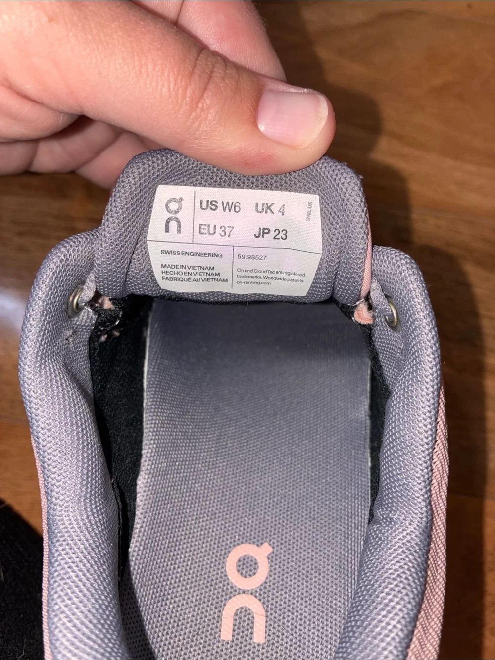 On Cloud 5 Women’s Waterproof Sneakers  Shoes, pink Rose Fossil- size 6